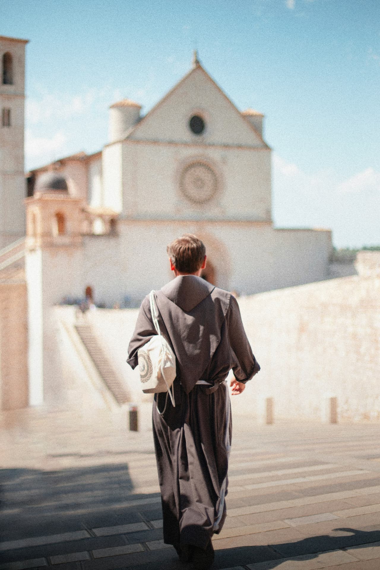 Pilgrim in front of the Basilica of Saint Francis in Assisi