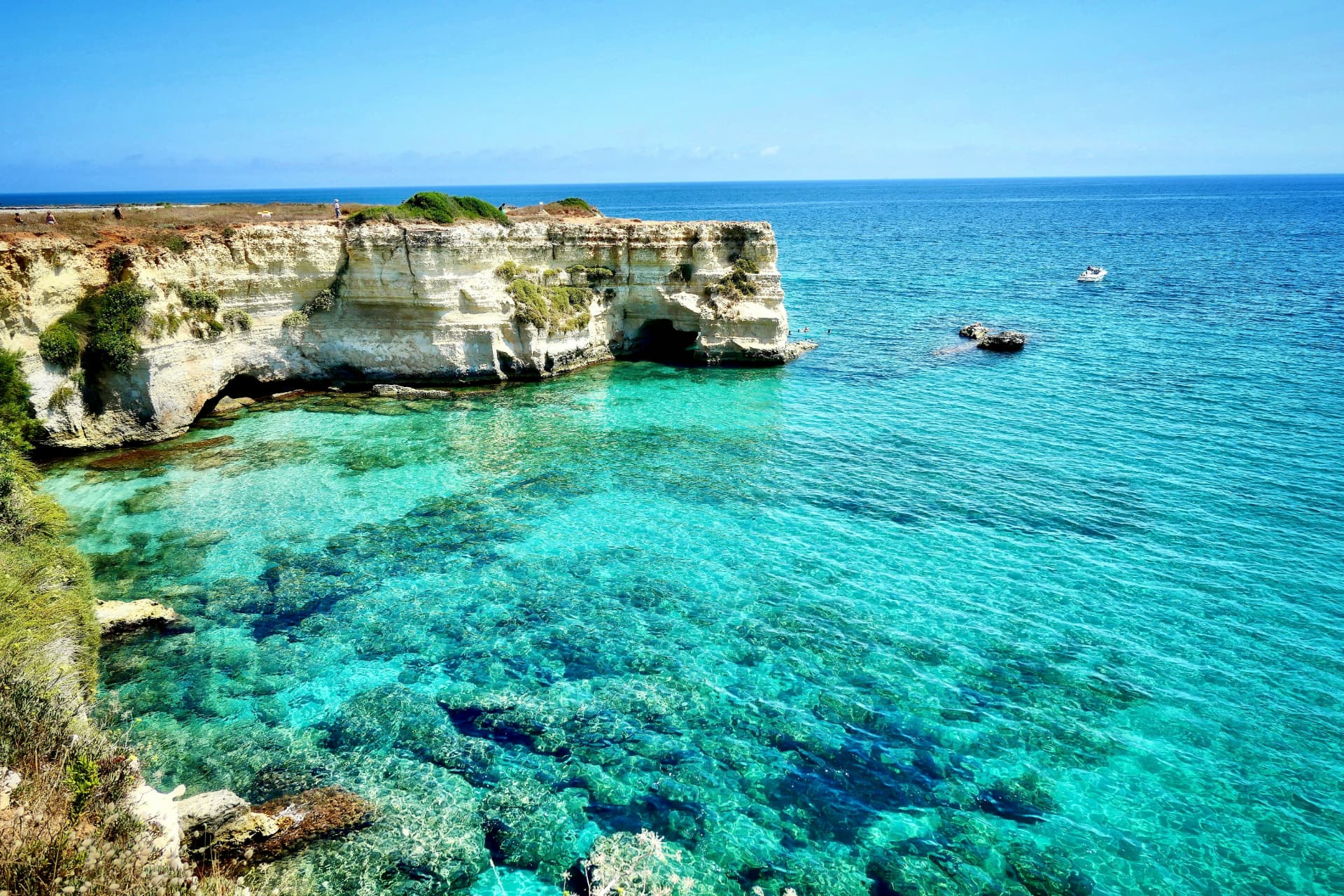 Turquoise sea and white cliffs in Salento